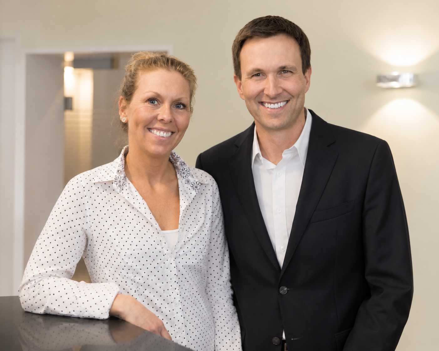 Dr. Oliver Strobel und Nicole Strobel in ihrer Zahnarztpraxis in Egelsbach
